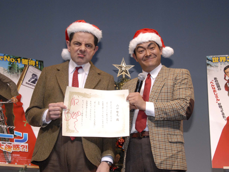 認定証を手に… 